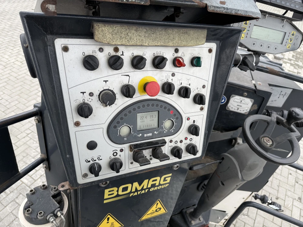 Асфалтополагаща машина BOMAG, снимка 5 - Индустриална техника - 53558676