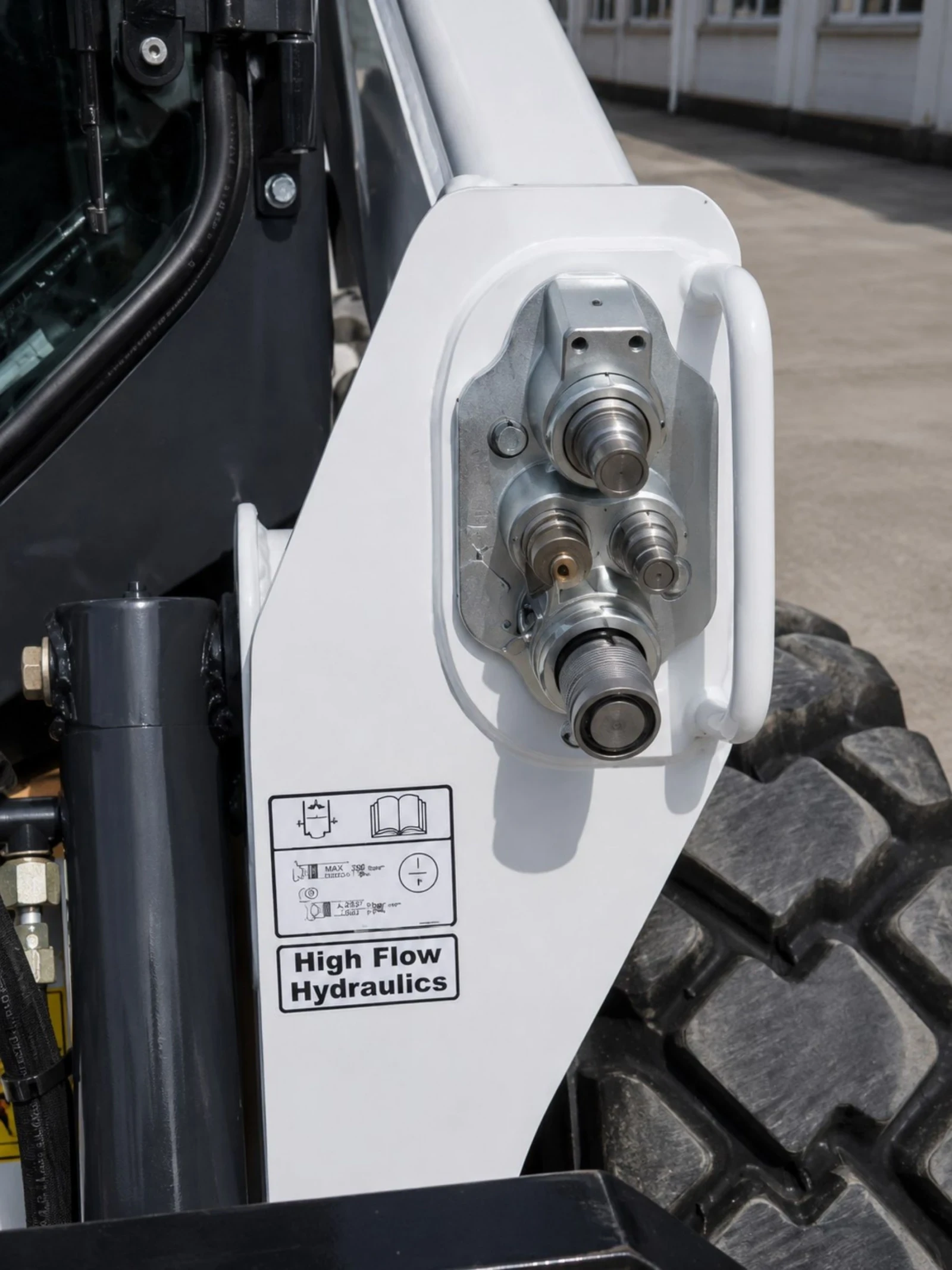 Мини челни товарачи Bobcat S590 Без Забележка, снимка 4 - Индустриална техника - 54673107