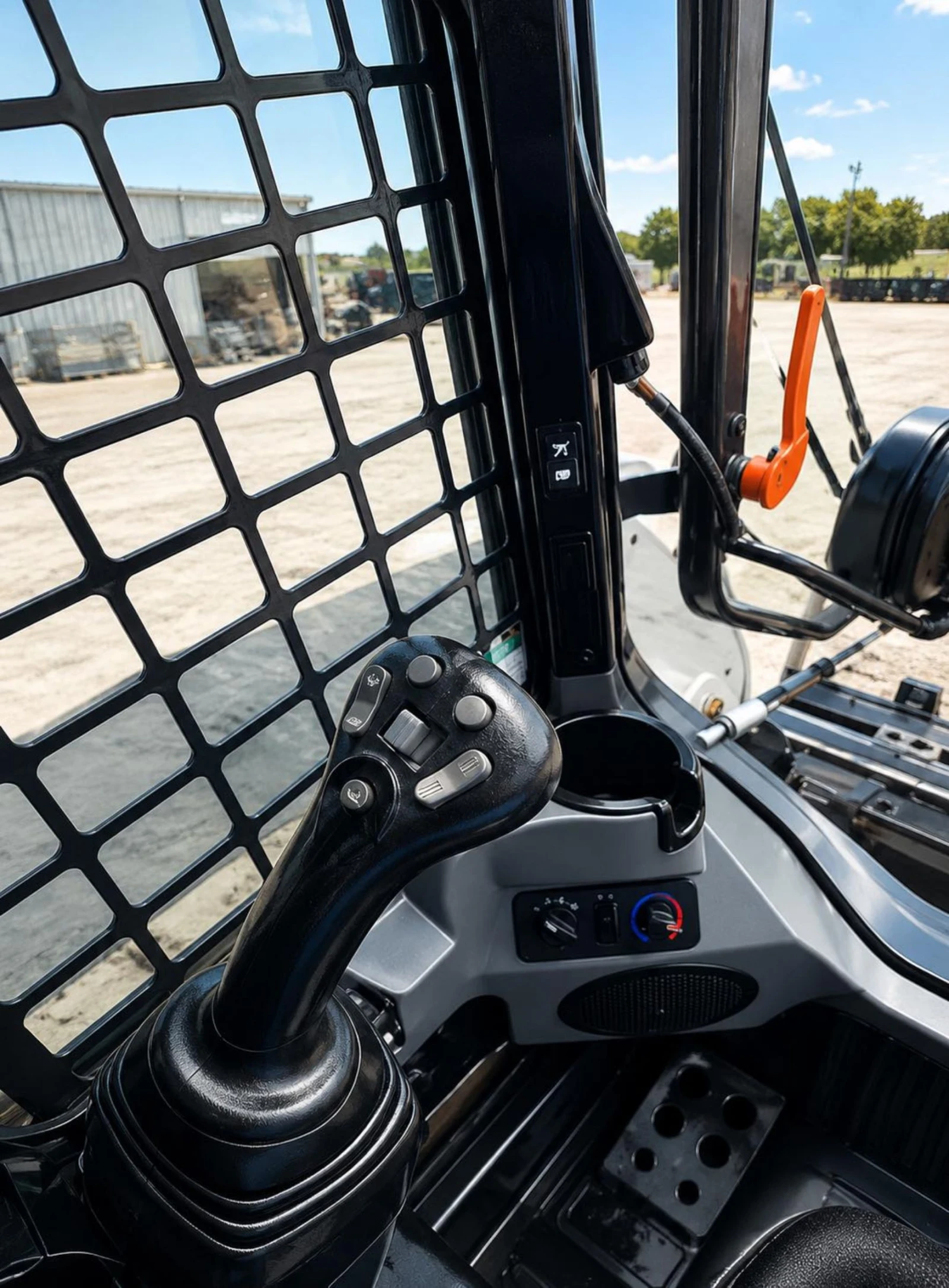 Мини челни товарачи Bobcat S590 Без Забележка, снимка 9 - Индустриална техника - 54673107