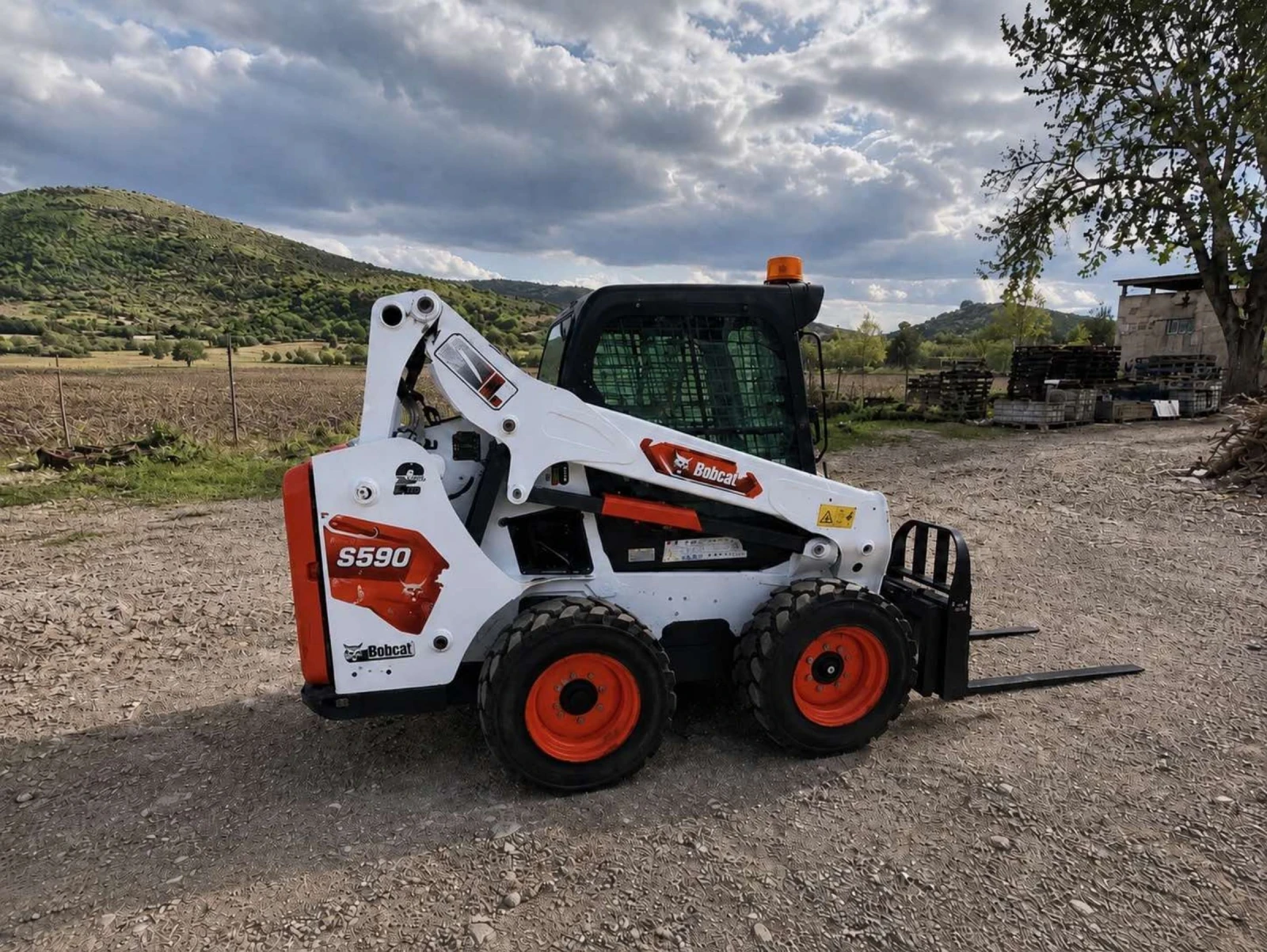 Мини челни товарачи Bobcat S590 Без Забележка