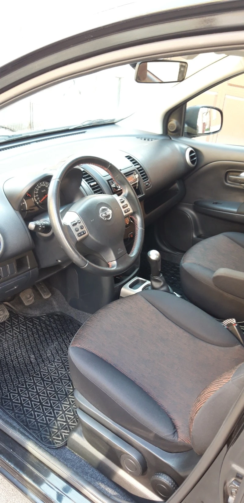 Nissan Note 1.4 бензин, снимка 7 - Автомобили и джипове - 42381414