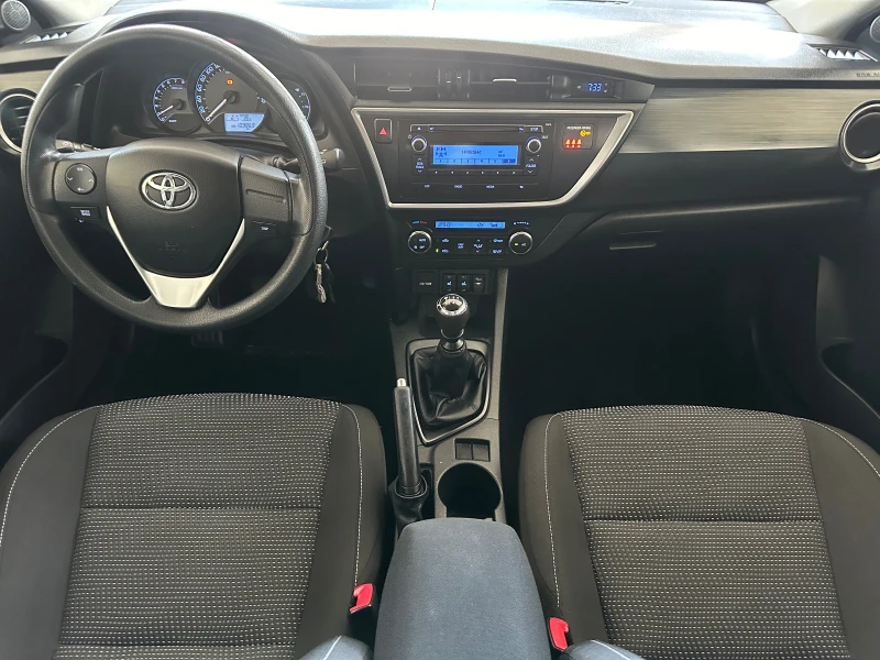 Toyota Auris, снимка 10 - Автомобили и джипове - 47219746