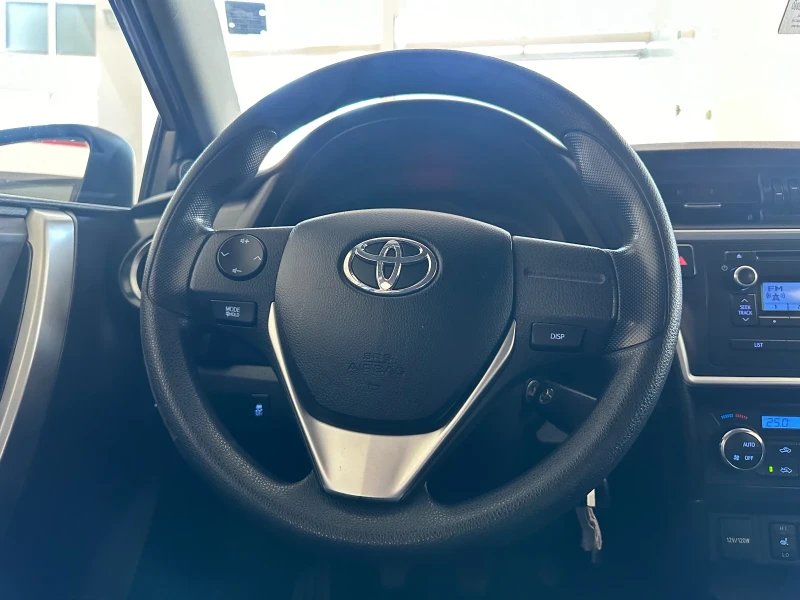 Toyota Auris, снимка 11 - Автомобили и джипове - 47219746