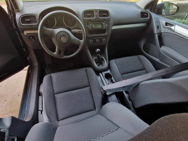 VW Golf 1.6TDI 90к.с., снимка 7 - Автомобили и джипове - 47462403