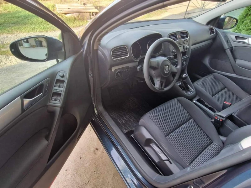 VW Golf 1.6TDI 90к.с., снимка 9 - Автомобили и джипове - 47462403