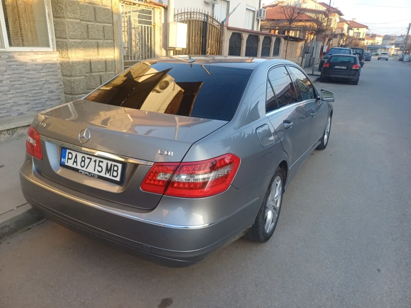 Mercedes-Benz E 220, снимка 4 - Автомобили и джипове - 52126007