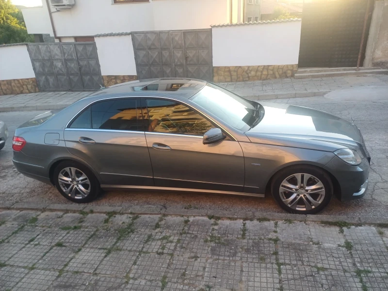 Mercedes-Benz E 220, снимка 4 - Автомобили и джипове - 52126007