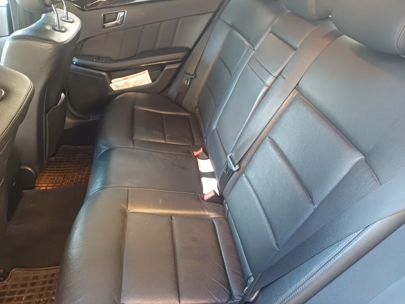 Mercedes-Benz E 220, снимка 8 - Автомобили и джипове - 52126007