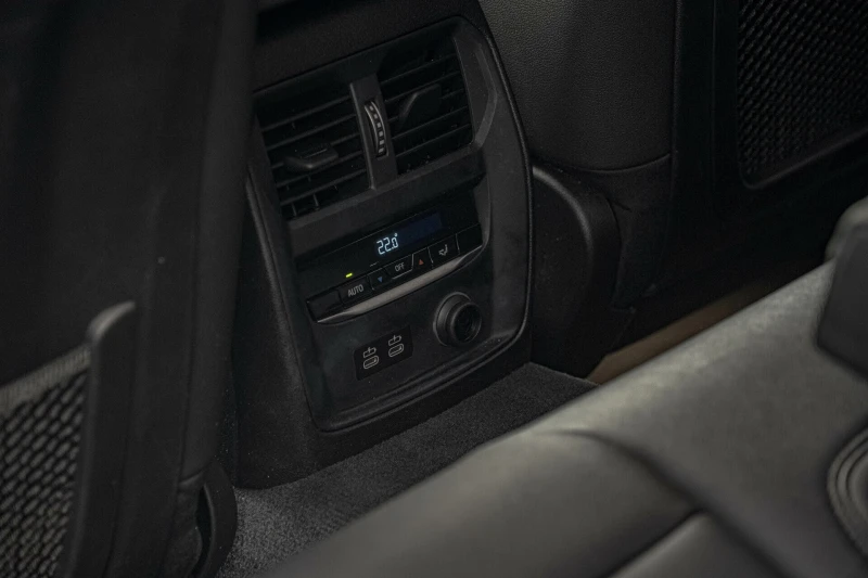 BMW 330 xDrive/PDC/Sport Gearbox/Sport Line/Active Guard, снимка 10 - Автомобили и джипове - 51922329