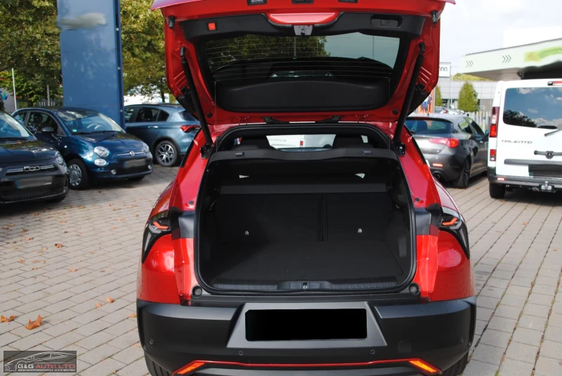 Alfa Romeo Junior ELETTRICA-SPECIALE/156HP/CAM/MEMO/NAVI/KLESS/558g, снимка 8 - Автомобили и джипове - 52330653