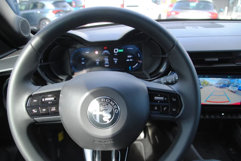 Alfa Romeo Junior ELETTRICA-SPECIALE/156HP/CAM/MEMO/NAVI/KLESS/558g, снимка 12 - Автомобили и джипове - 52330653