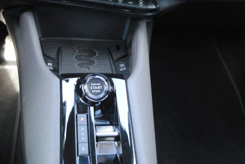 Alfa Romeo Junior ELETTRICA-SPECIALE/156HP/CAM/MEMO/NAVI/KLESS/558g, снимка 14 - Автомобили и джипове - 52330653