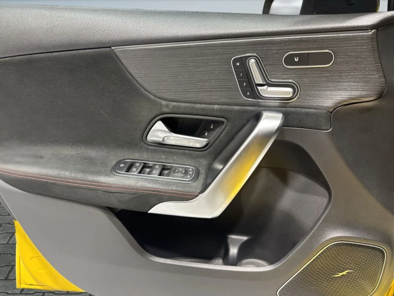 Mercedes-Benz A 250 2019* AMG PACK* BLACK OPTIC* DIGITAL* KEYLESS* ALC, снимка 15 - Автомобили и джипове - 52506442