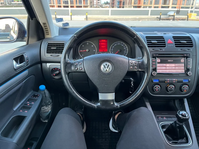 VW Jetta 1.9TDI 105кс Highline ТОП Състояние, снимка 10 - Автомобили и джипове - 52632971