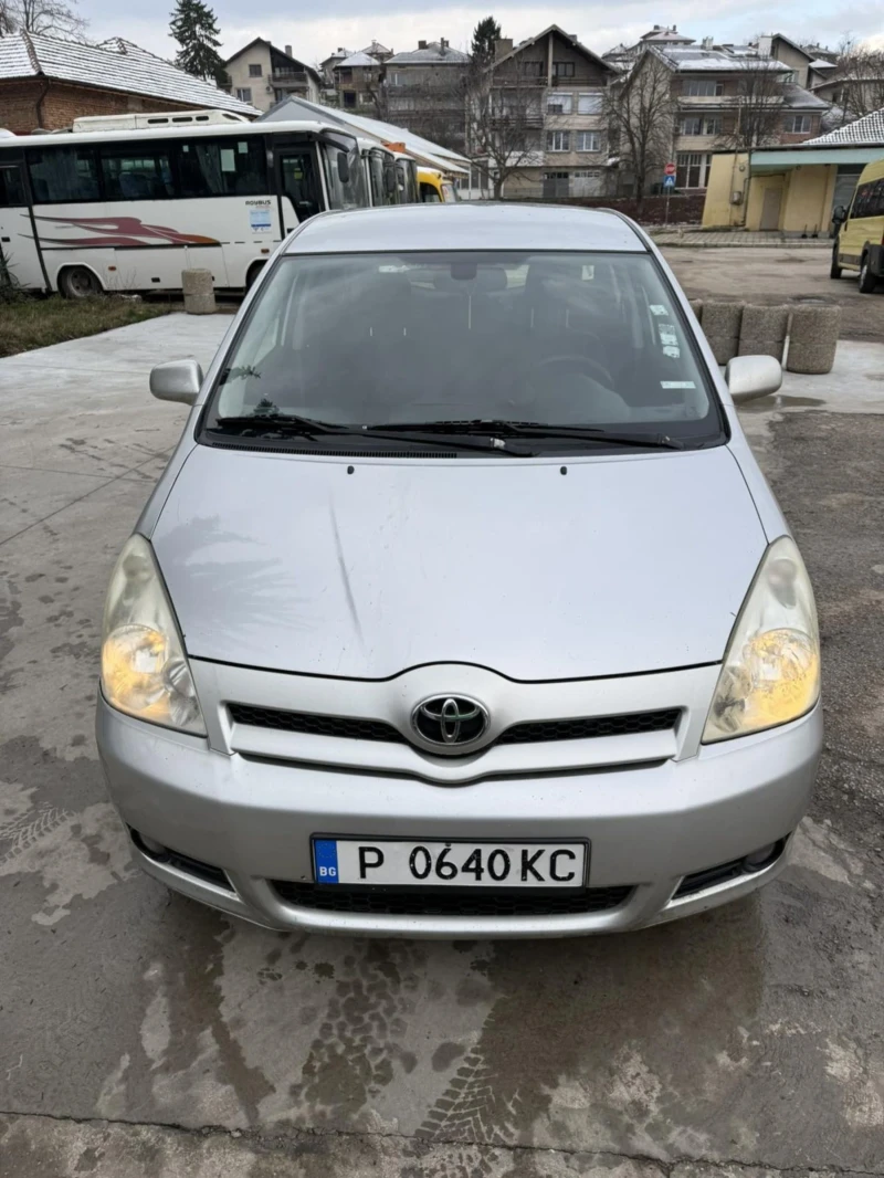 Toyota Corolla verso 2.2 136кс, снимка 3 - Автомобили и джипове - 52926044