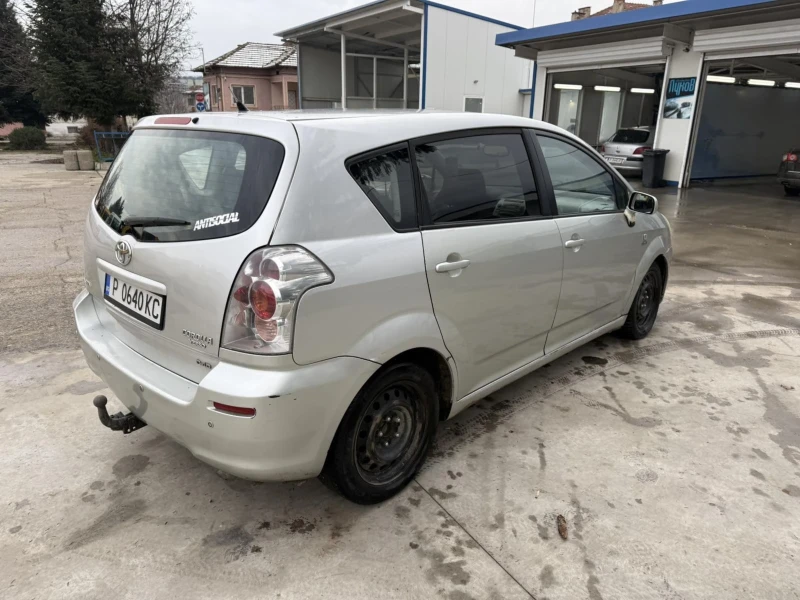 Toyota Corolla verso 2.2 136кс, снимка 4 - Автомобили и джипове - 52926044