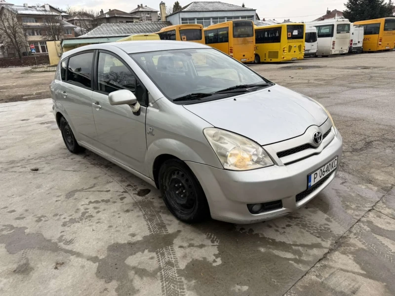 Toyota Corolla verso 2.2 136кс, снимка 2 - Автомобили и джипове - 52926044