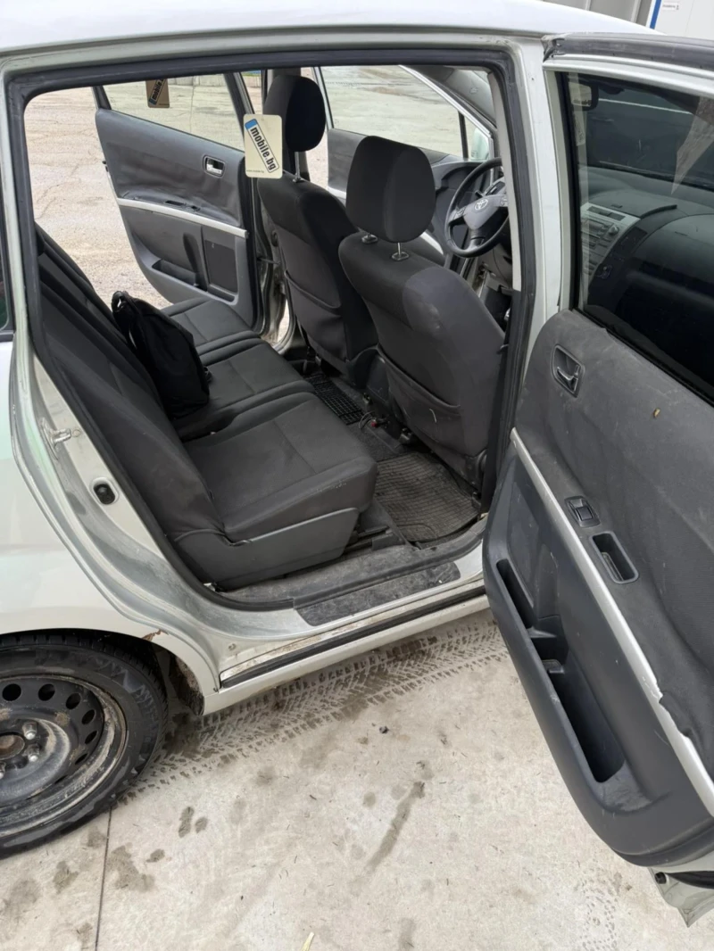 Toyota Corolla verso 2.2 136кс, снимка 10 - Автомобили и джипове - 52926044