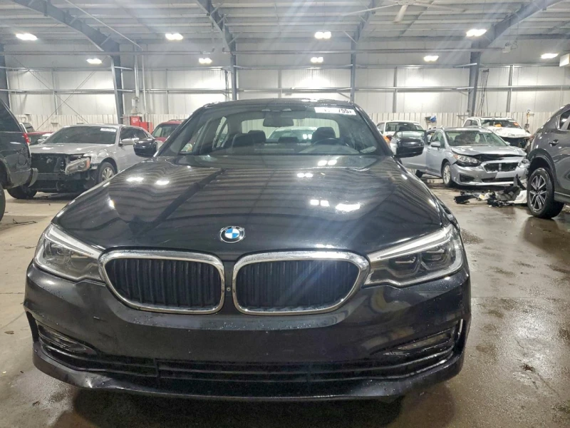 BMW 540 Xi* 360Camera* AmbientLight* Keyless* Sunroof* , снимка 2 - Автомобили и джипове - 52989391