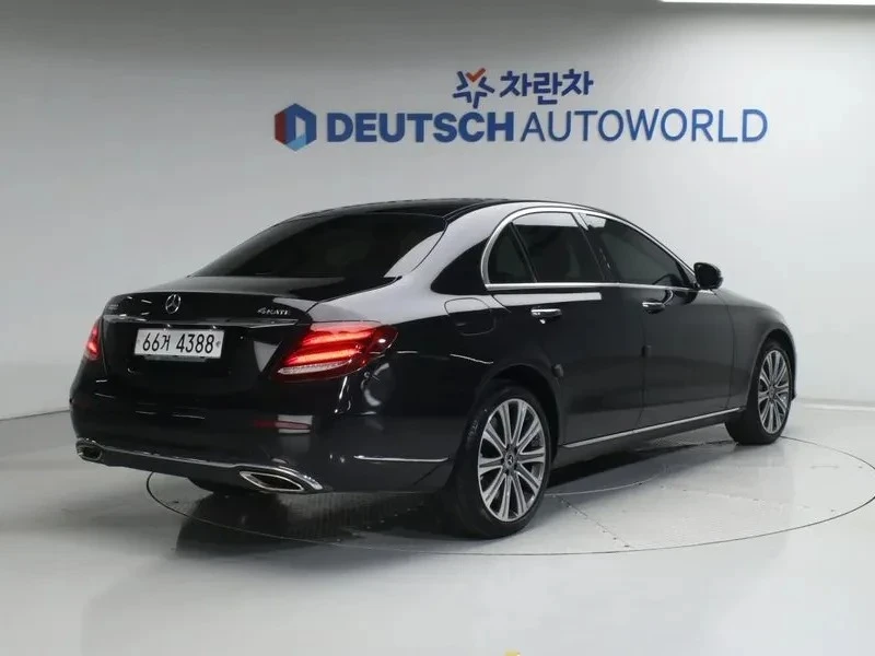 Mercedes-Benz E 400 | АВТОФИНАНСИРАНЕ | ФИКСИРАНА ЦЕНА ДО БЪЛГАРИЯ, снимка 4 - Автомобили и джипове - 55152986