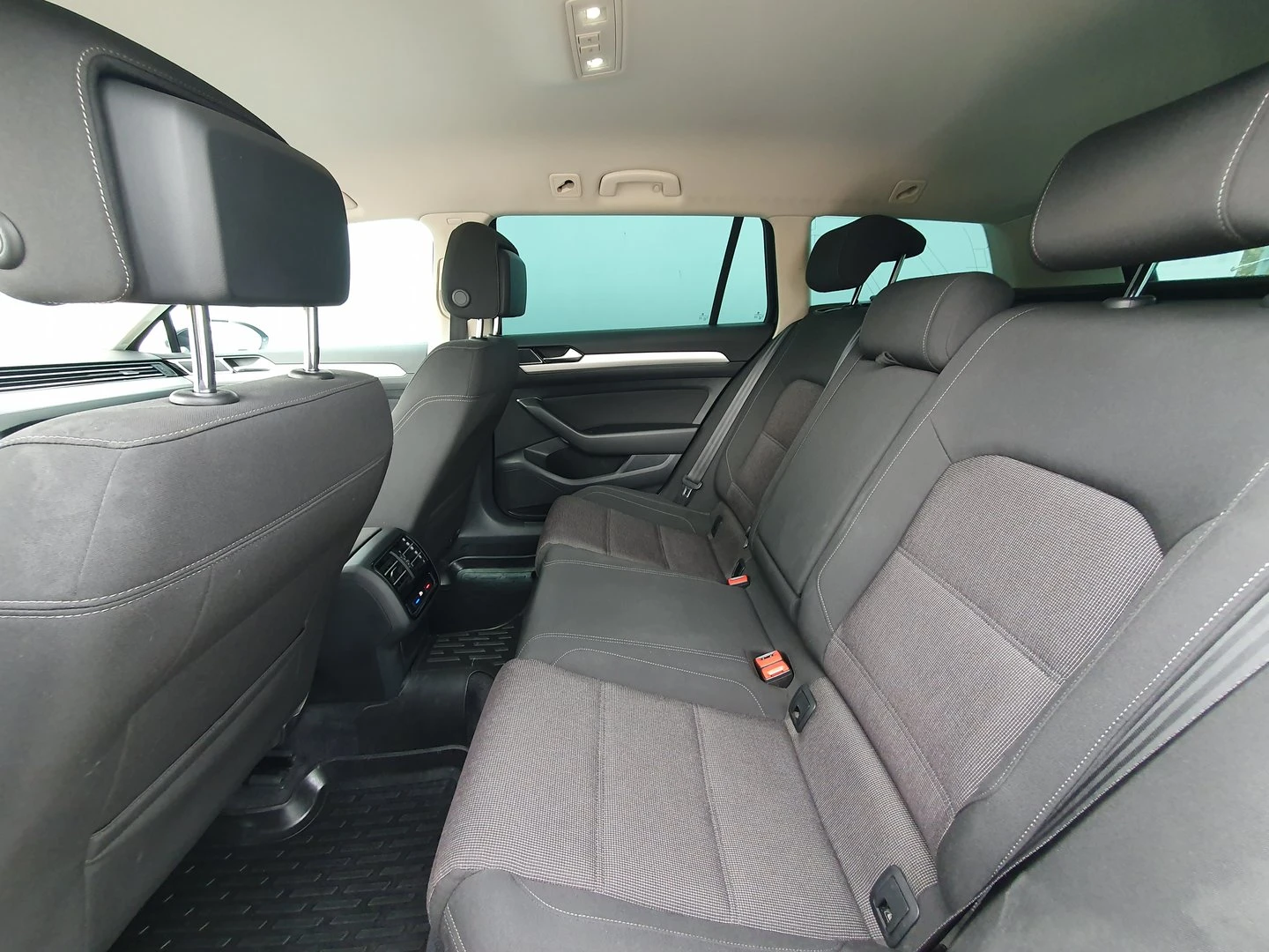 VW Passat Comfortline 2.0TDI BMT - изображение 5