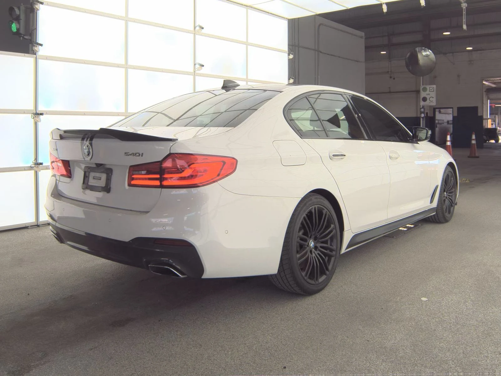 BMW 540 M-PACK* DISTRONIK* МАСАЖ* ОБДУХ* HARMAN* HEADUP* K - изображение 6