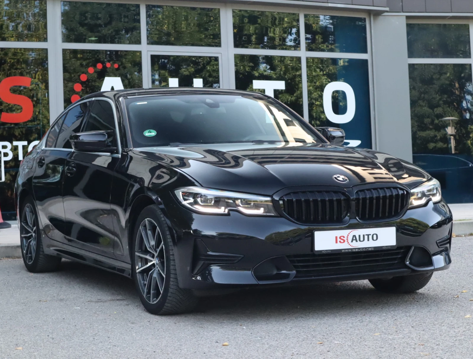 BMW 330 xDrive/PDC/Sport Gearbox/Sport Line/Active Guard, снимка 3 - Автомобили и джипове - 51922329