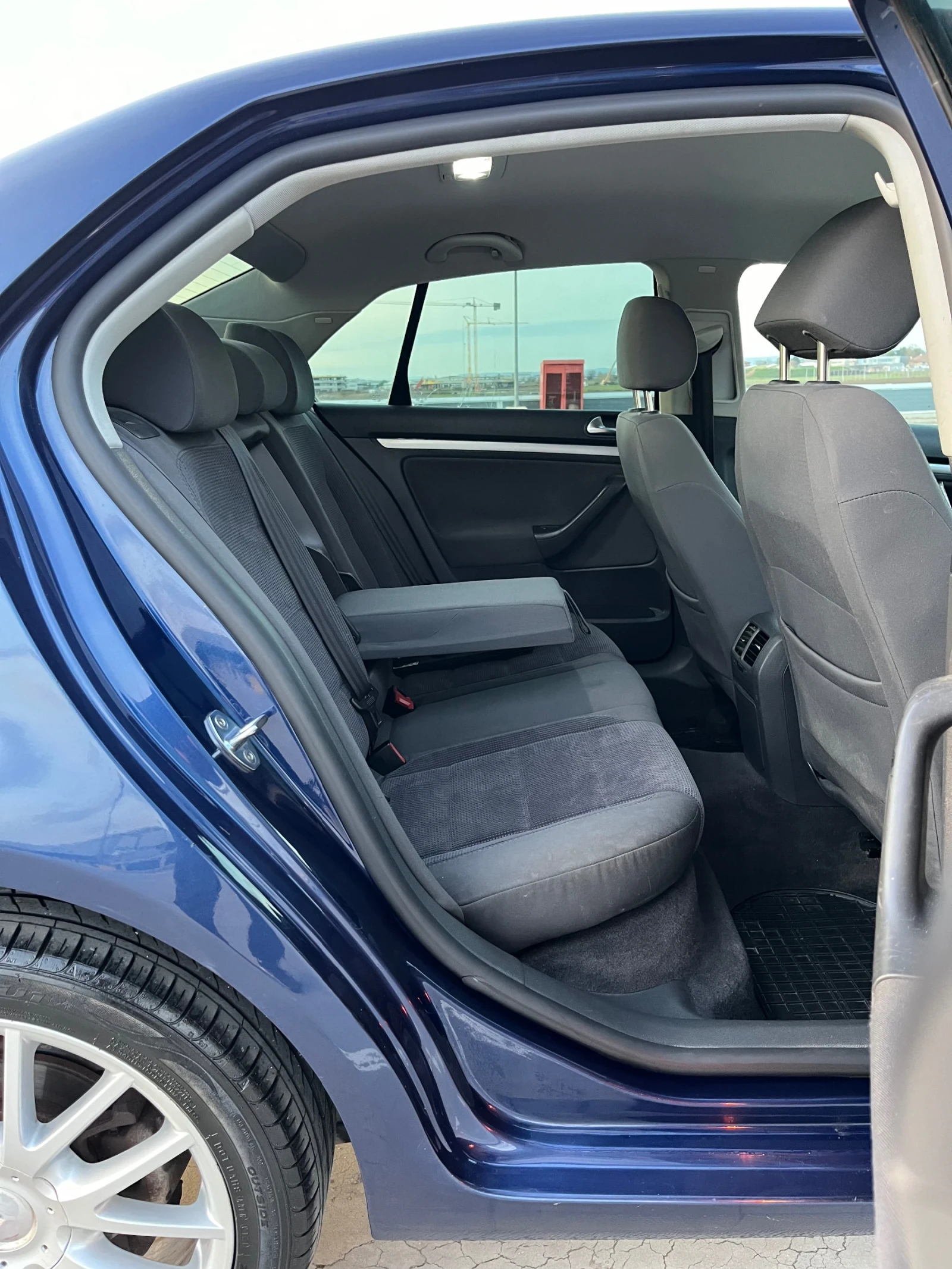 VW Jetta 1.9TDI 105кс Highline ТОП Състояние - изображение 9