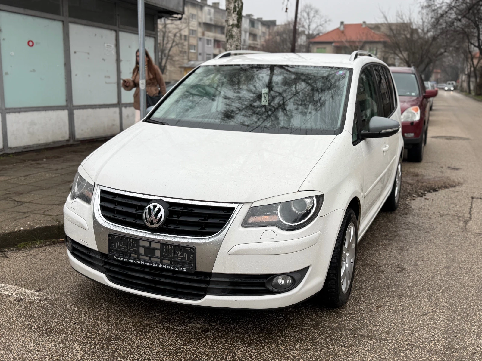 VW Touran НОВ ВНОС 2009Г.. 1.9 ТДИ, снимка 4 - Автомобили и джипове - 53888457