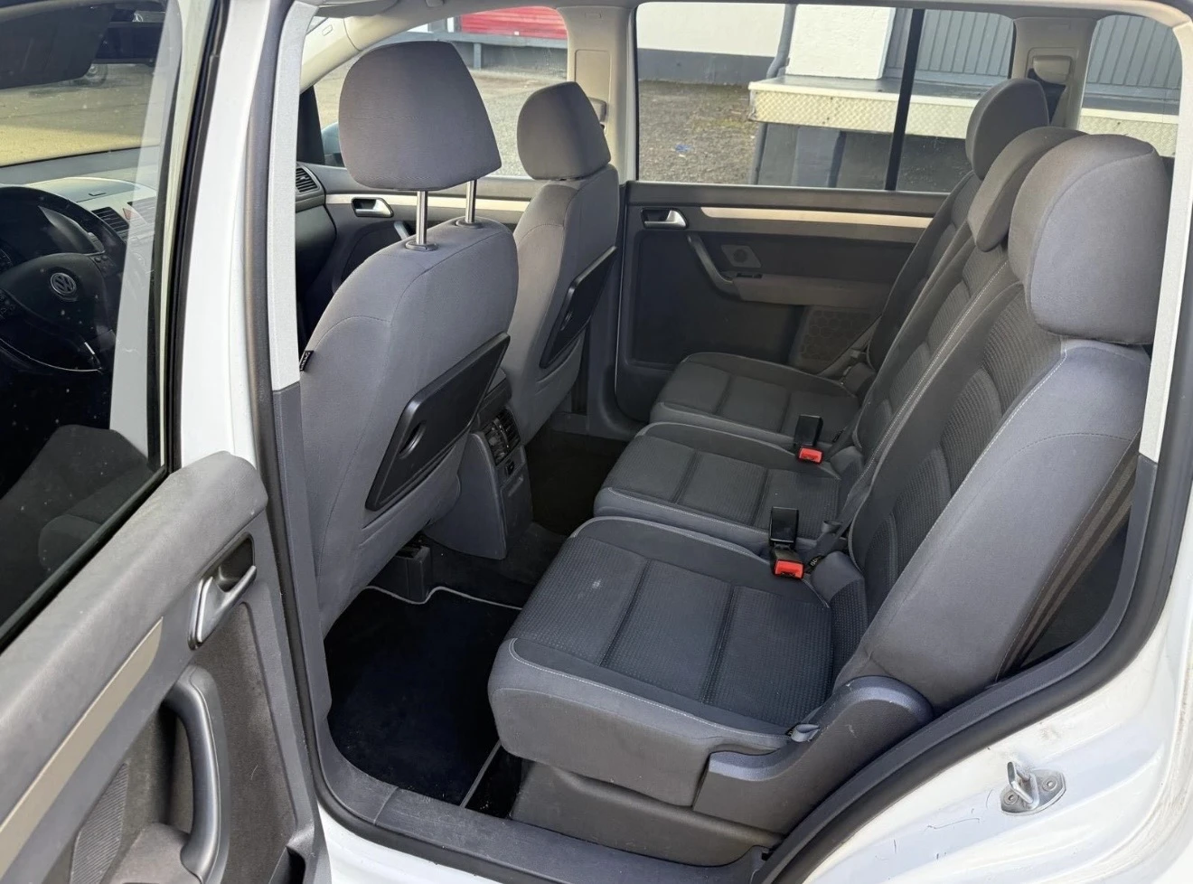 VW Touran НОВ ВНОС 2009Г.. 1.9 ТДИ, снимка 8 - Автомобили и джипове - 53888457