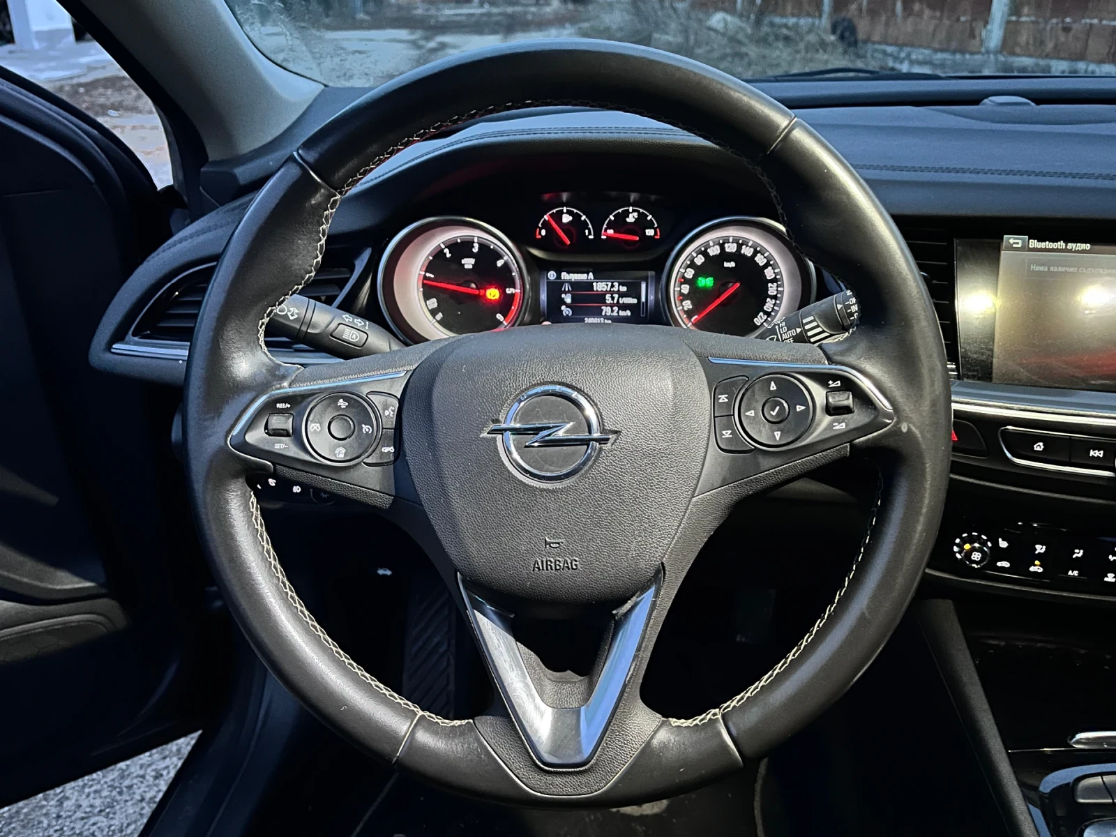 Opel Insignia 1.6 CDTI 136hp, снимка 9 - Автомобили и джипове - 53606241