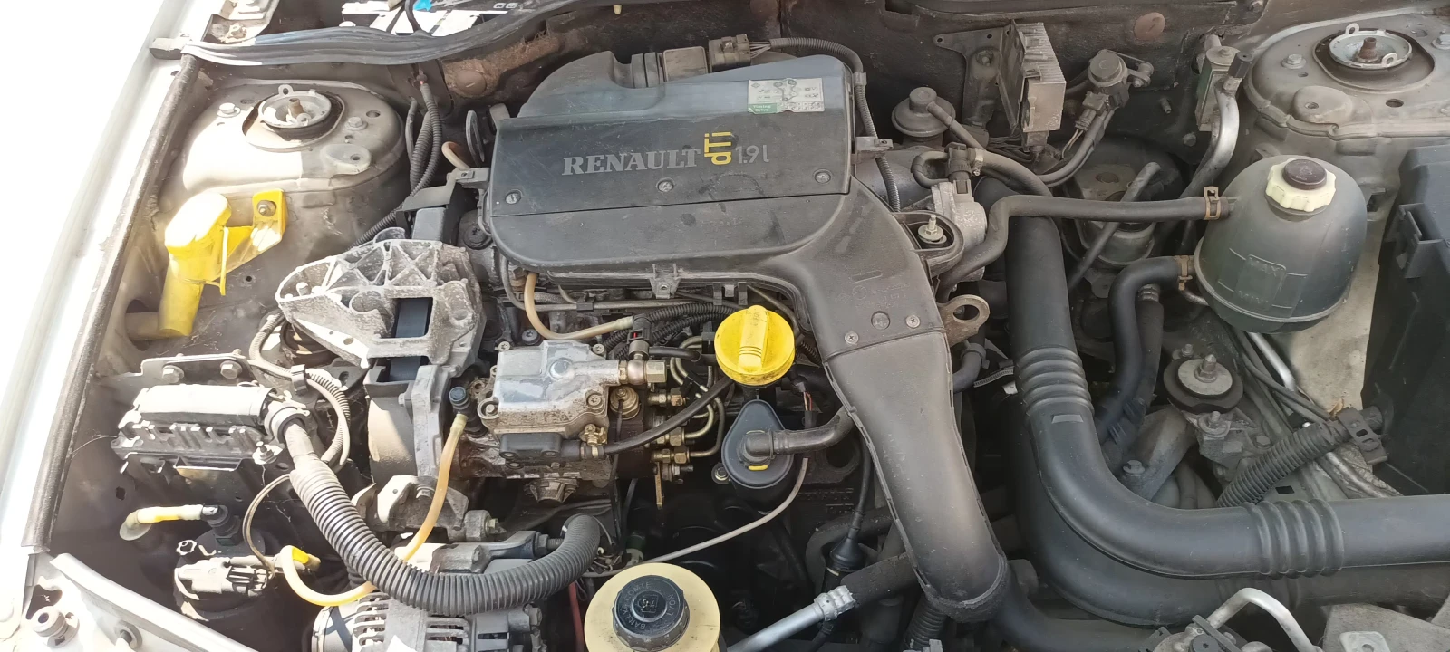Renault Megane 1.9, снимка 4 - Автомобили и джипове - 53764146