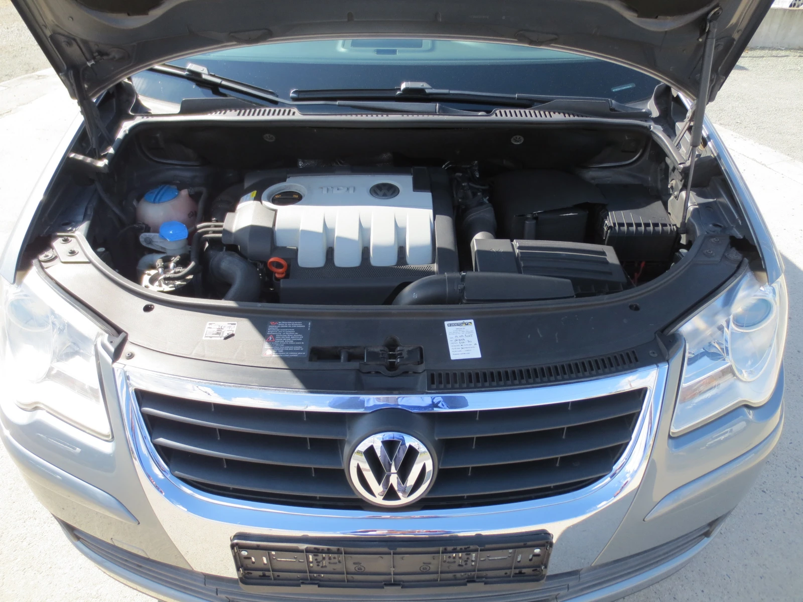 VW Touran 1.9 TDI* DsG* , снимка 16 - Автомобили и джипове - 56293538