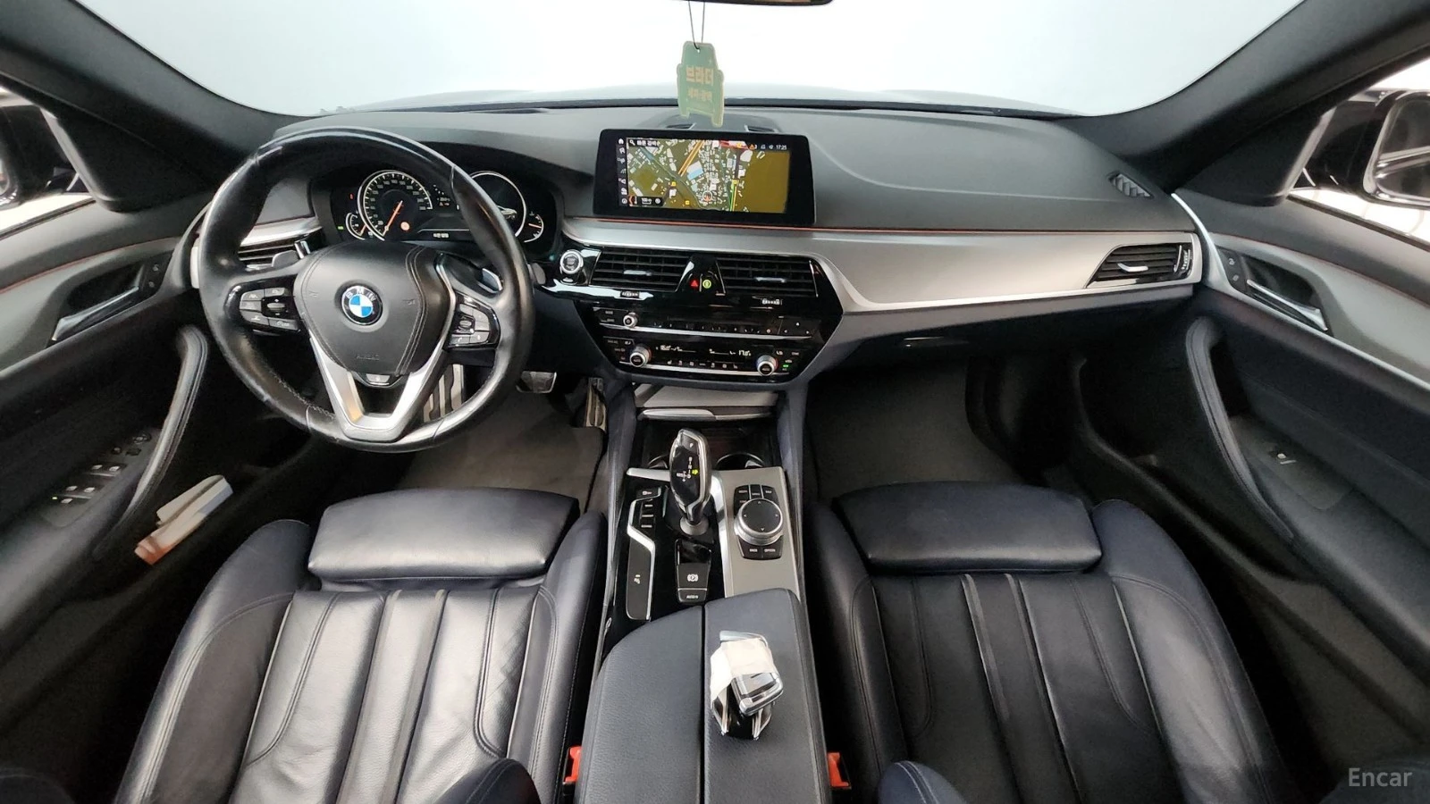 BMW 530 i - M PKG - DISTRONIC - ПОДГРЕВИ - HEADUP, снимка 7 - Автомобили и джипове - 56311715