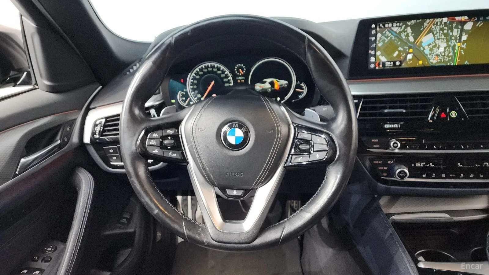 BMW 530 i - M PKG - DISTRONIC - ПОДГРЕВИ - HEADUP, снимка 13 - Автомобили и джипове - 56311715