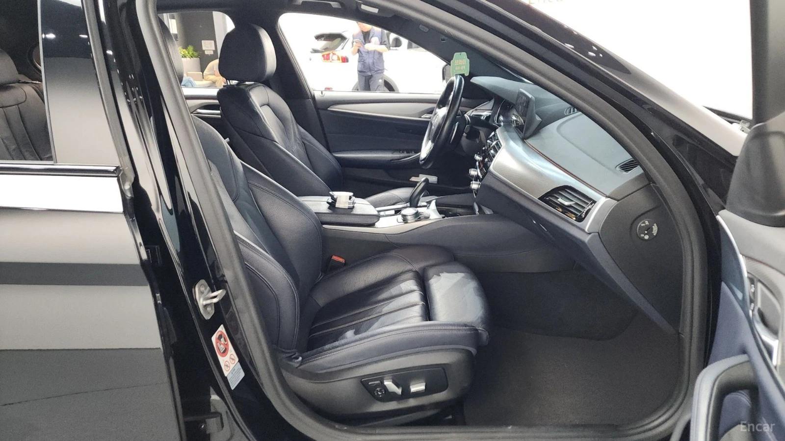 BMW 530 i - M PKG - DISTRONIC - ПОДГРЕВИ - HEADUP, снимка 12 - Автомобили и джипове - 56311715