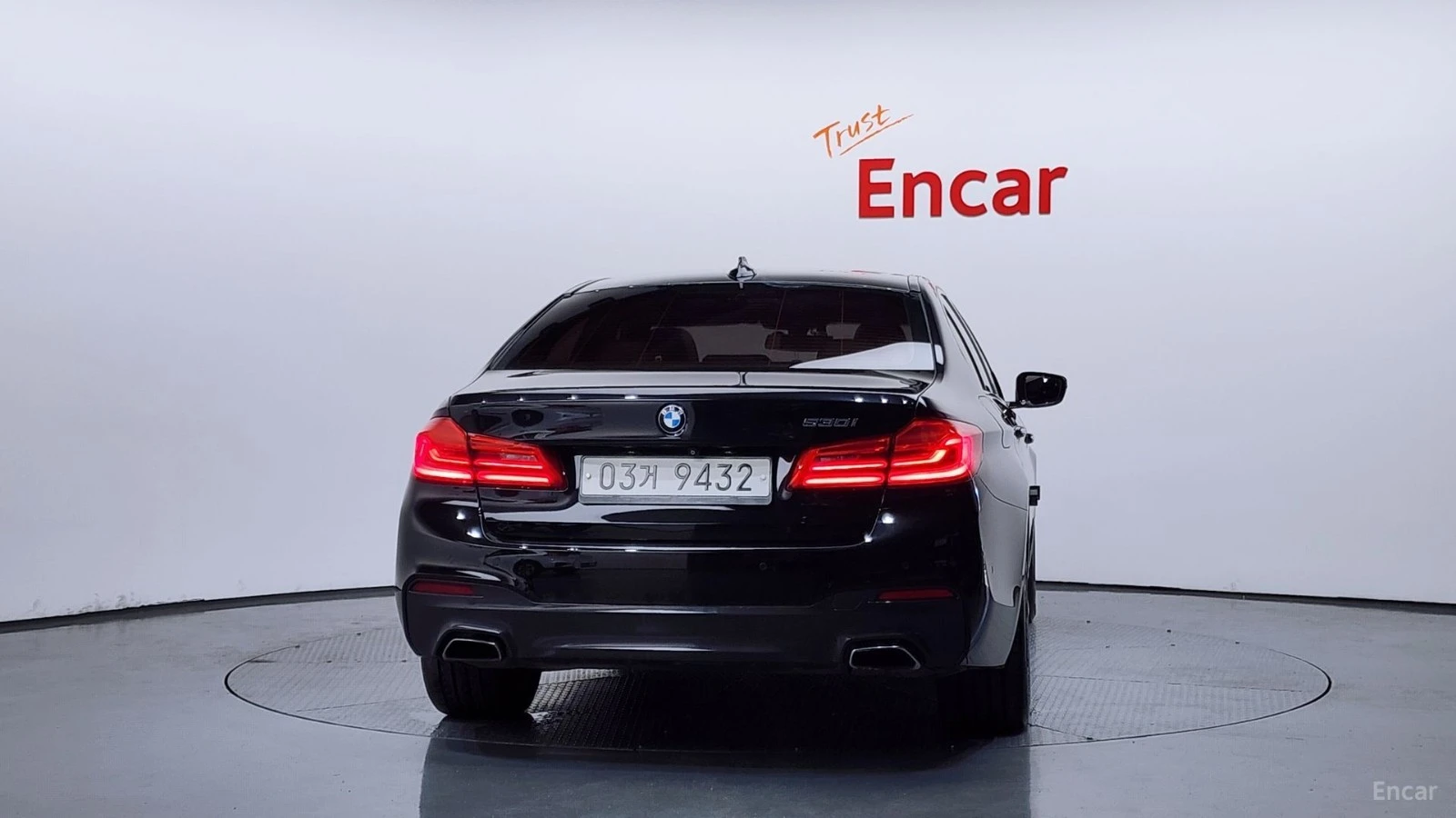 BMW 530 i - M PKG - DISTRONIC - ПОДГРЕВИ - HEADUP, снимка 4 - Автомобили и джипове - 56311715