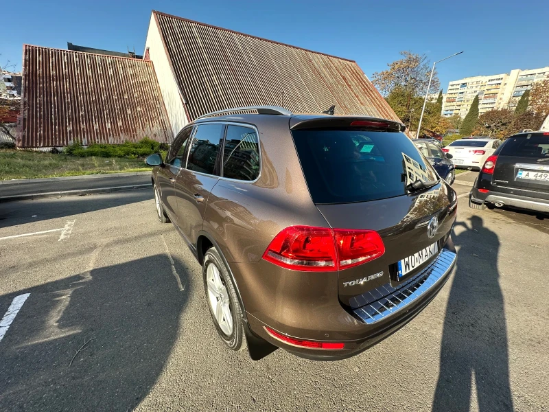 VW Touareg, снимка 8 - Автомобили и джипове - 47994678