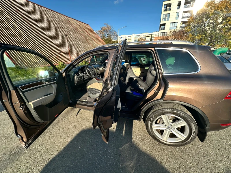 VW Touareg, снимка 5 - Автомобили и джипове - 47994678