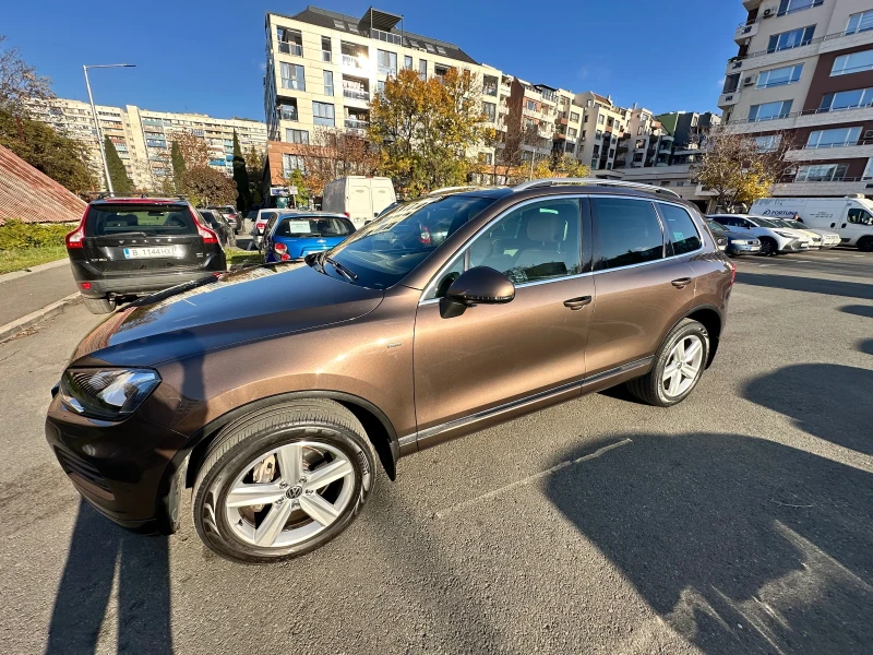 VW Touareg, снимка 3 - Автомобили и джипове - 47994678