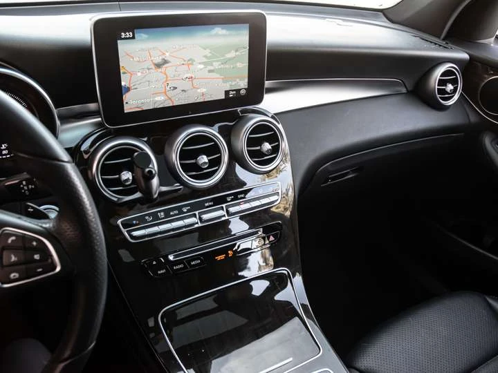 Mercedes-Benz GLC 300| NAV| PANOROOF| B.SPOT| ONE OWNER| CLEAN CARFA, снимка 17 - Автомобили и джипове - 53558850