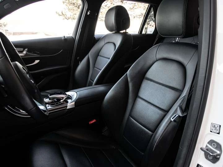 Mercedes-Benz GLC 300| NAV| PANOROOF| B.SPOT| ONE OWNER| CLEAN CARFA, снимка 8 - Автомобили и джипове - 53558850