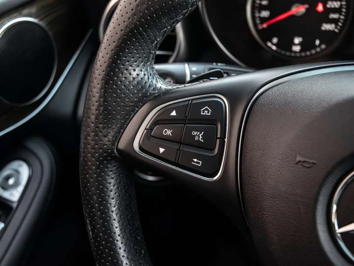 Mercedes-Benz GLC 300| NAV| PANOROOF| B.SPOT| ONE OWNER| CLEAN CARFA, снимка 13 - Автомобили и джипове - 53558850