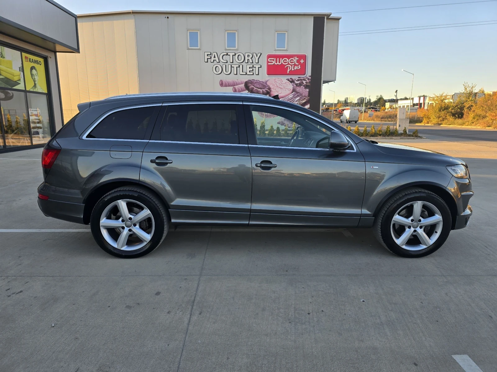 Audi Q7 3.0tdi* SLine+ * 8скорости* Keyless* Понорама* Ful - изображение 4