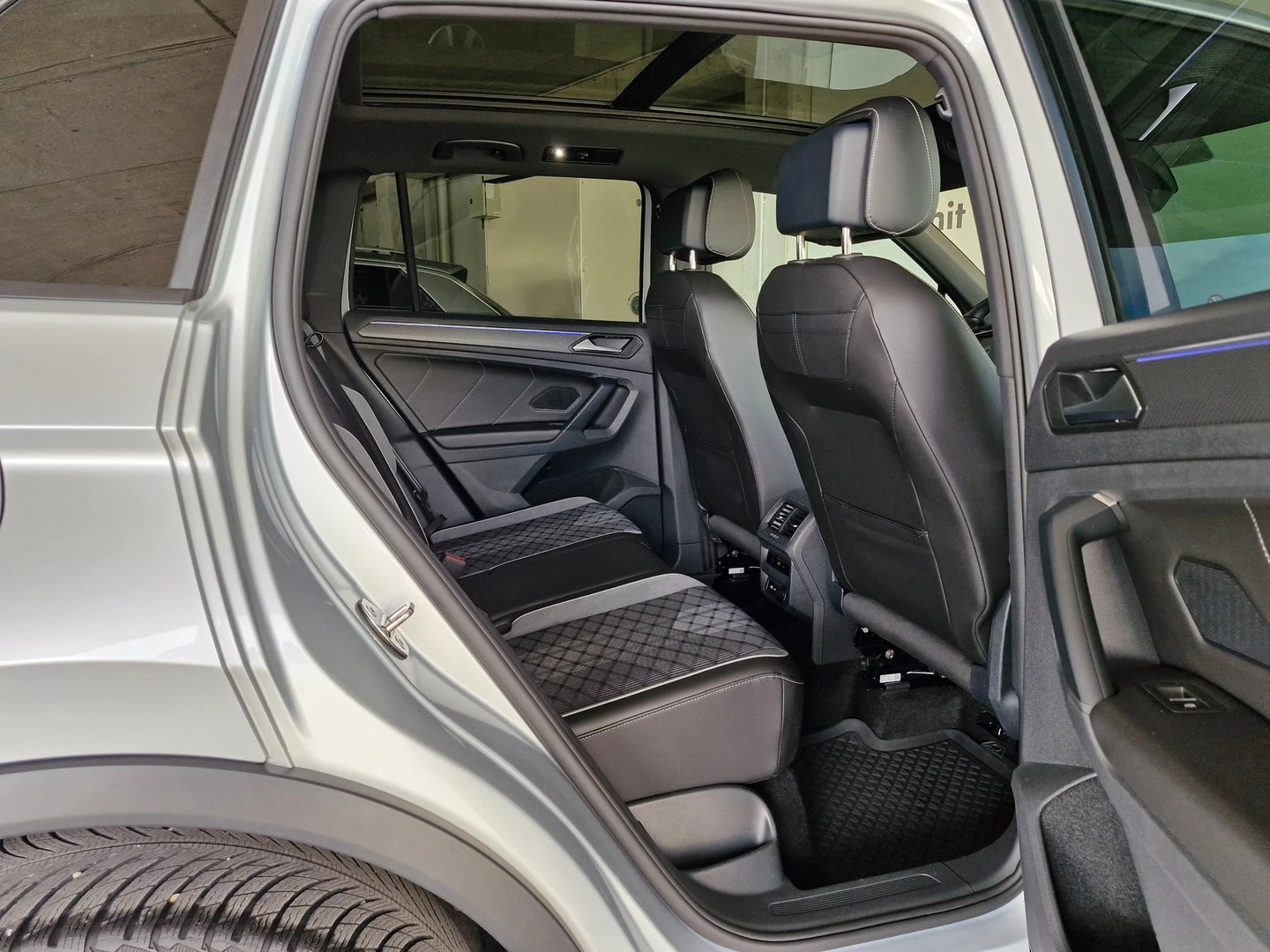 VW Tiguan R-Line 2.0 TDI SCR 4MOTION DSG | Mobile.bg   16