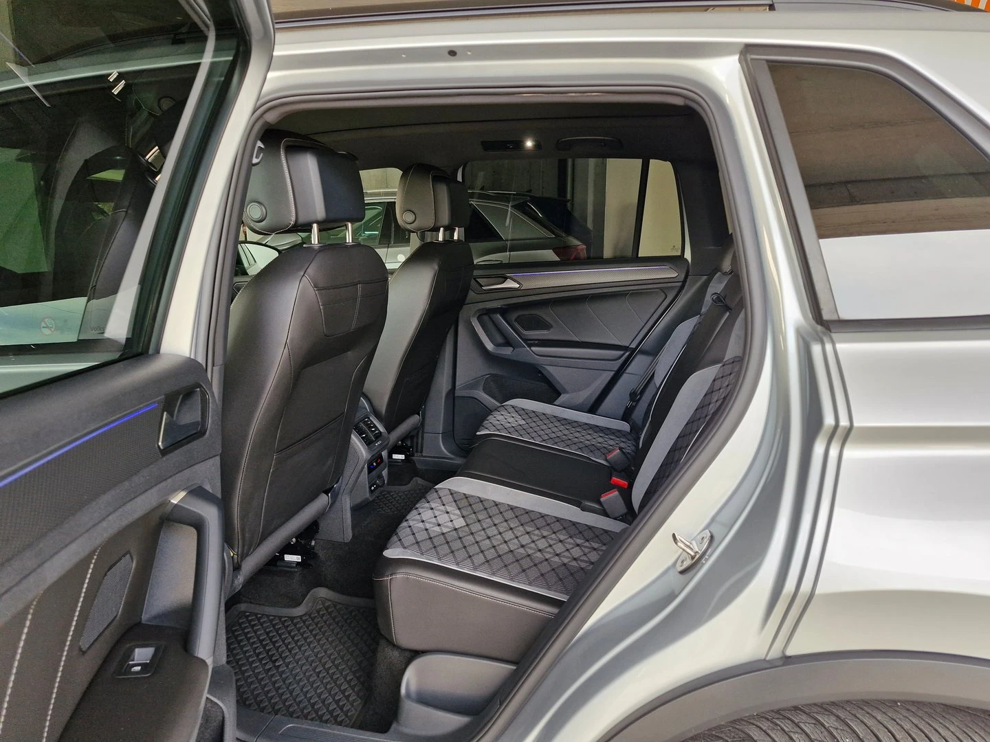 VW Tiguan R-Line 2.0 TDI SCR 4MOTION DSG | Mobile.bg   6