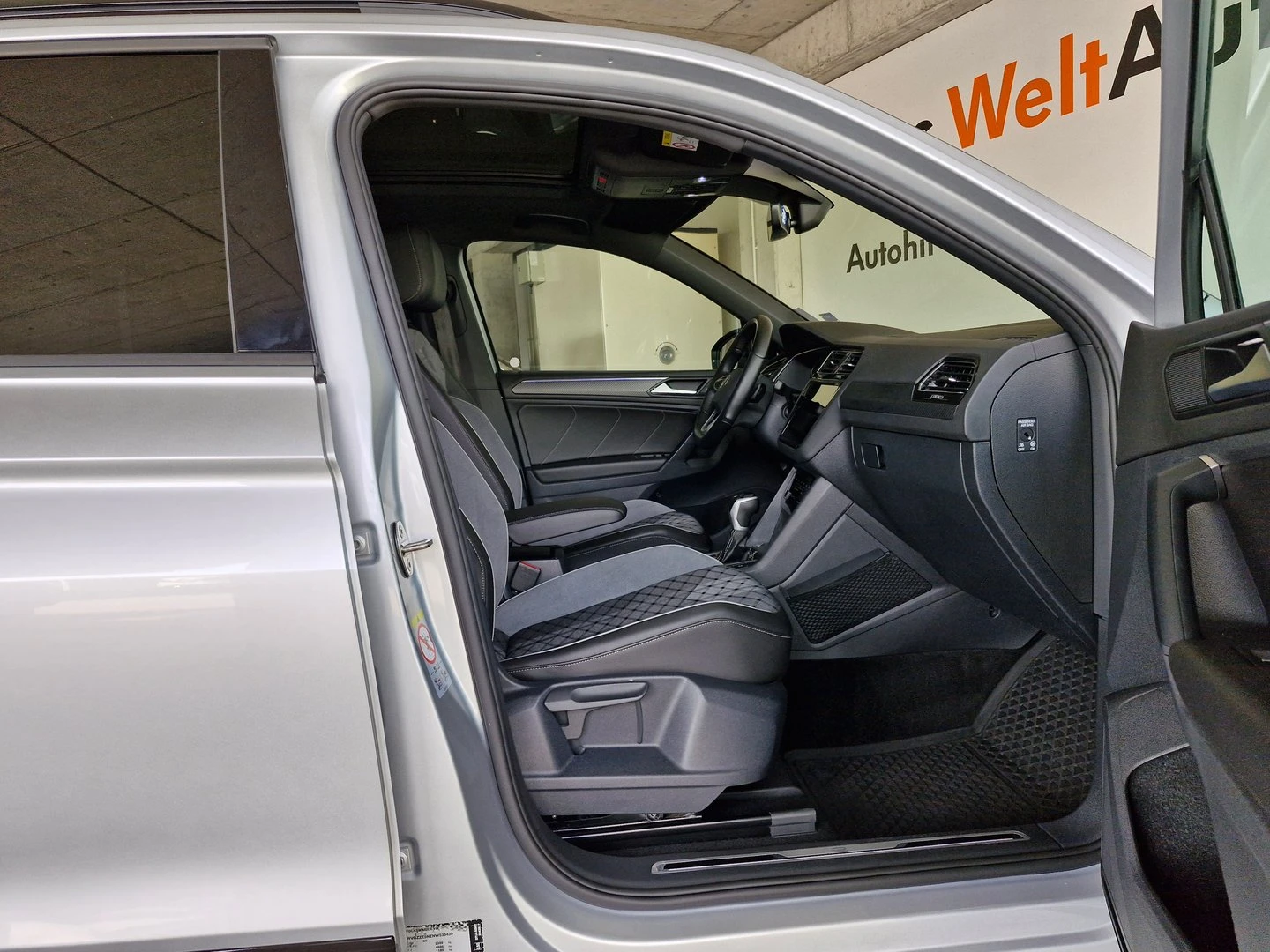 VW Tiguan R-Line 2.0 TDI SCR 4MOTION DSG | Mobile.bg   17