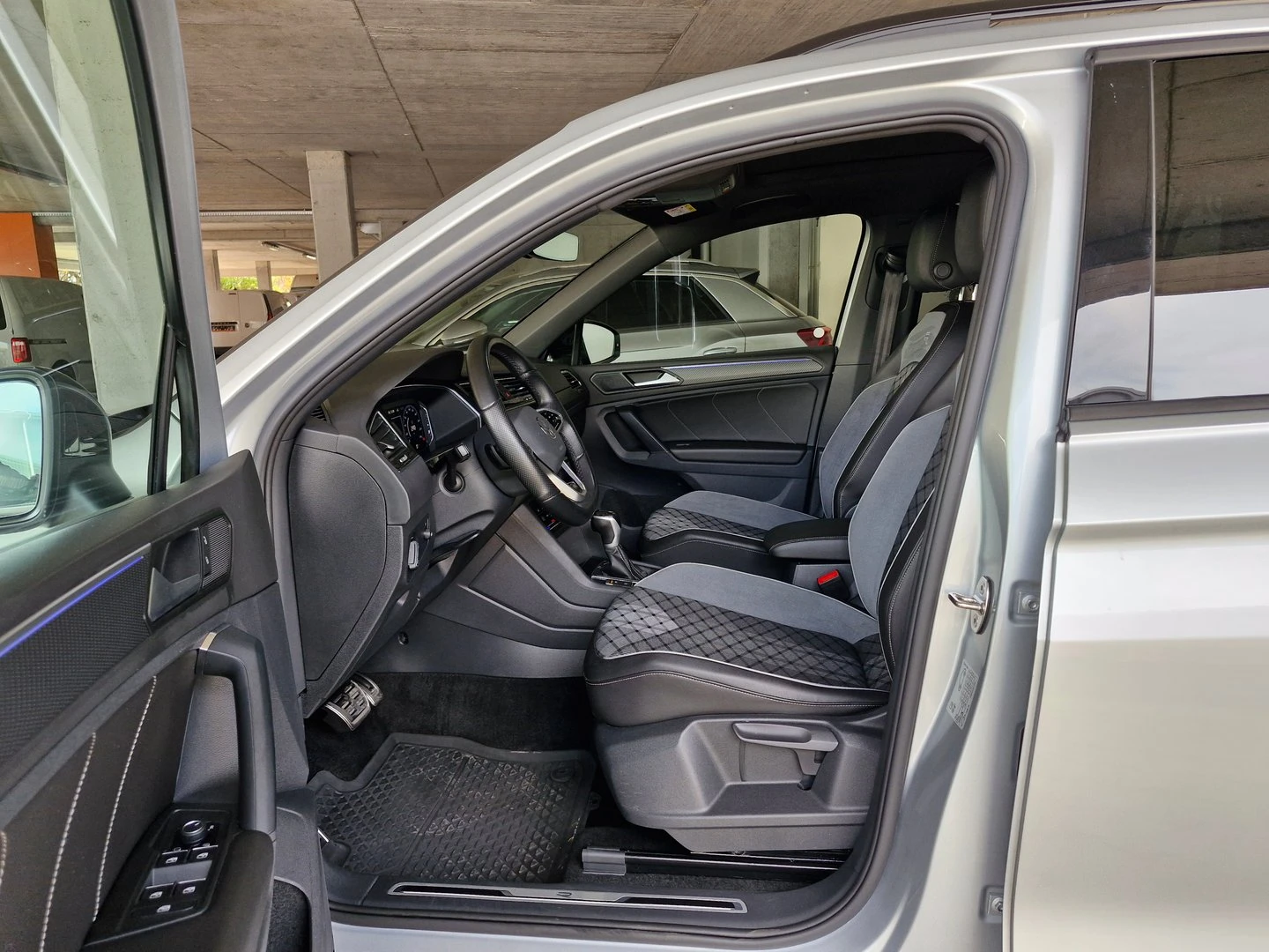 VW Tiguan R-Line 2.0 TDI SCR 4MOTION DSG | Mobile.bg   5