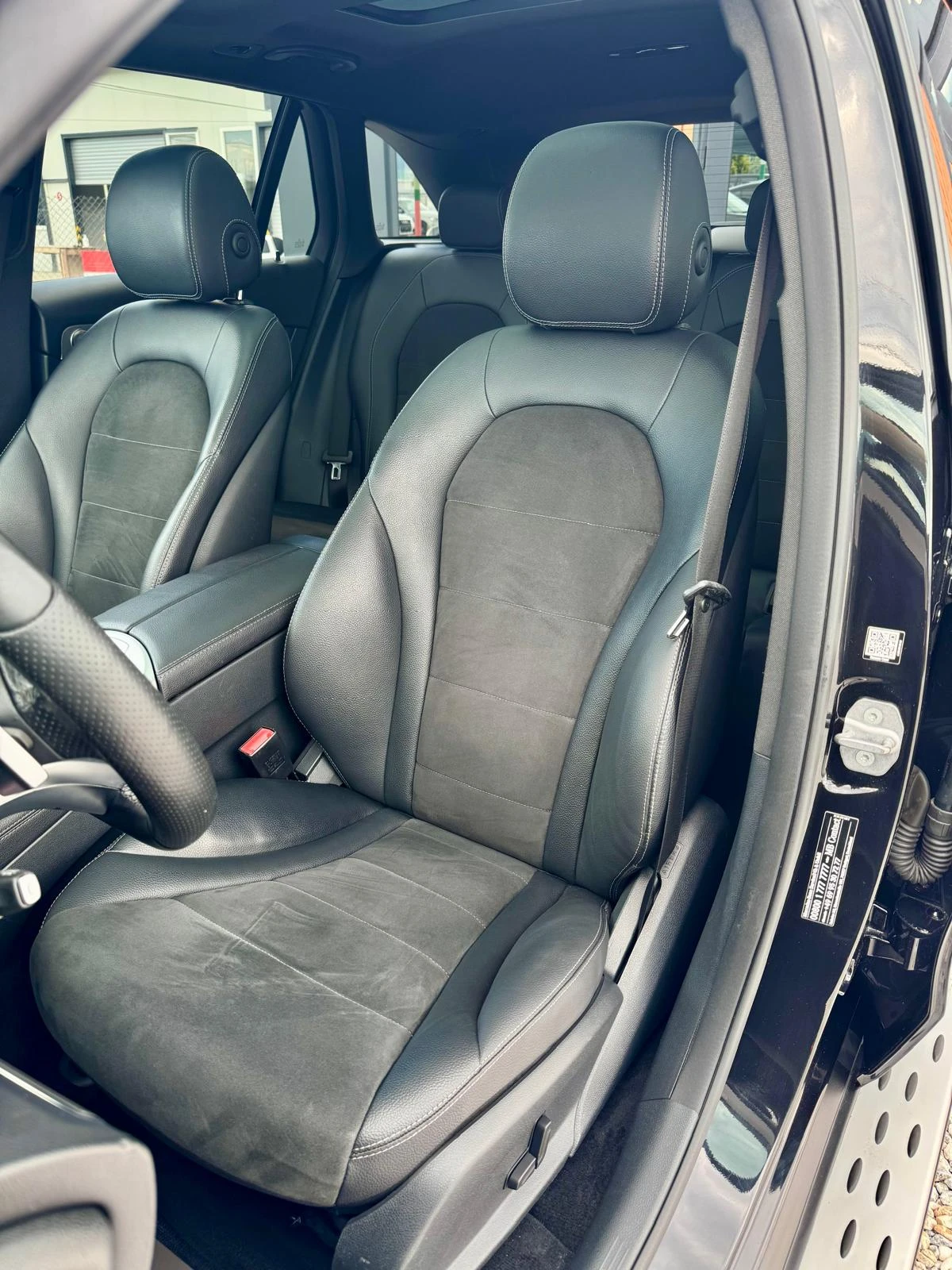 Mercedes-Benz GLC 220 ::4 MATIC::AMG line::9G-TRONIC, снимка 11 - Автомобили и джипове - 54680654