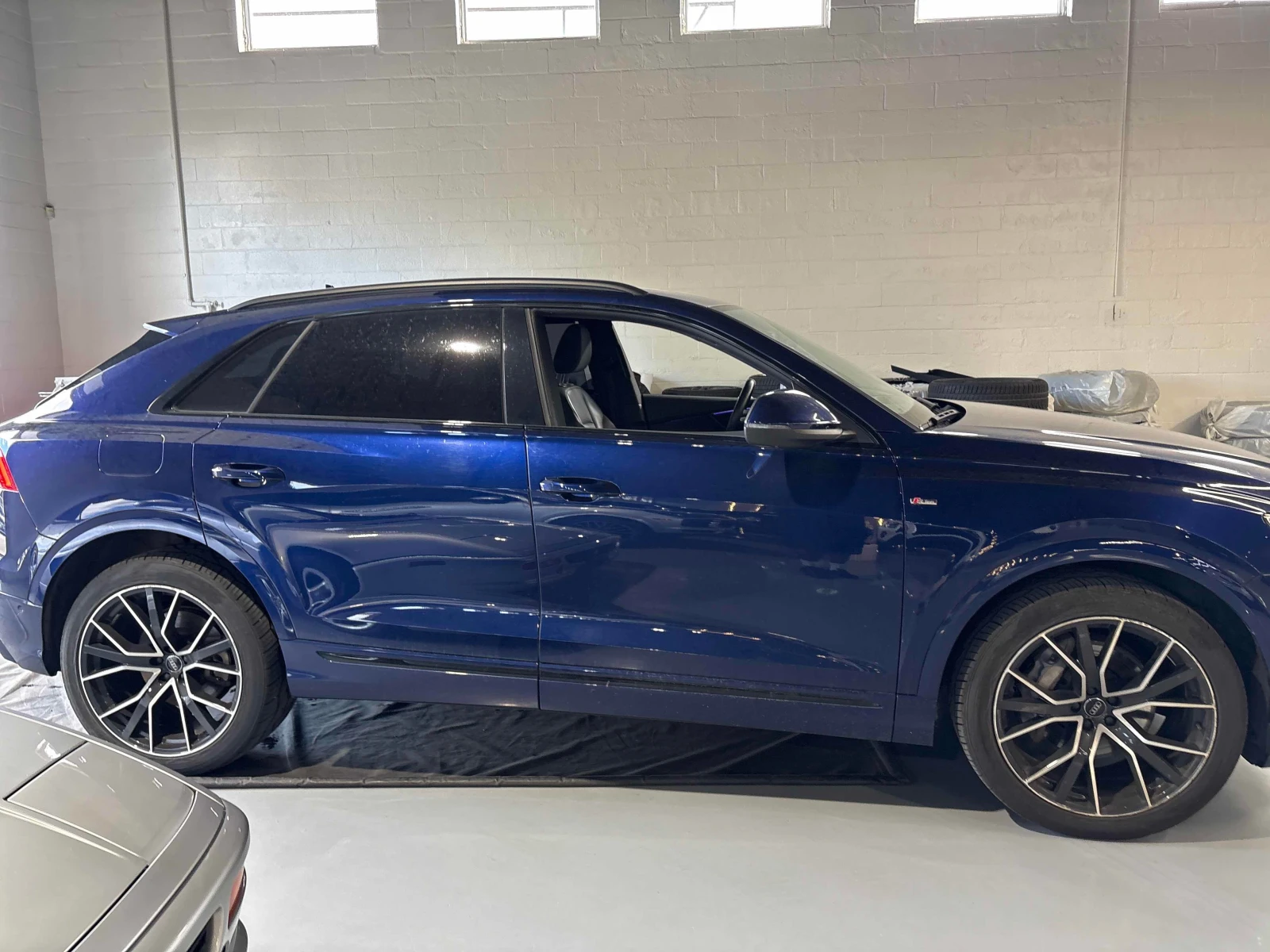Audi Q8 * Technik * ДИСТРОНИК * ОБДУХВАНЕ * ПАНО * 360 , снимка 3 - Автомобили и джипове - 55839720